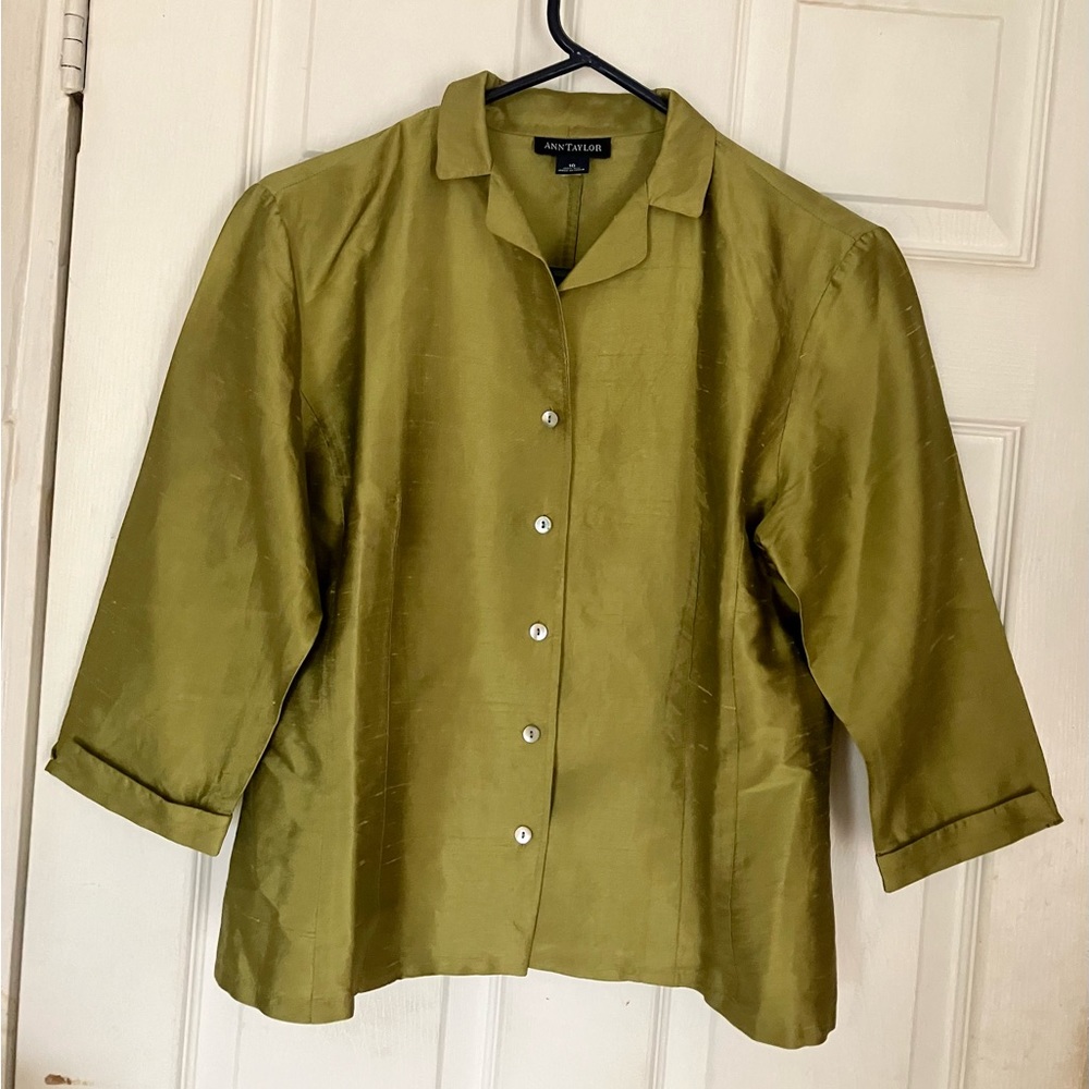 ANN TAYLOR Brassy Olive Green Button Down Silk Shirt/Blouse 3/4 sleeves size 10